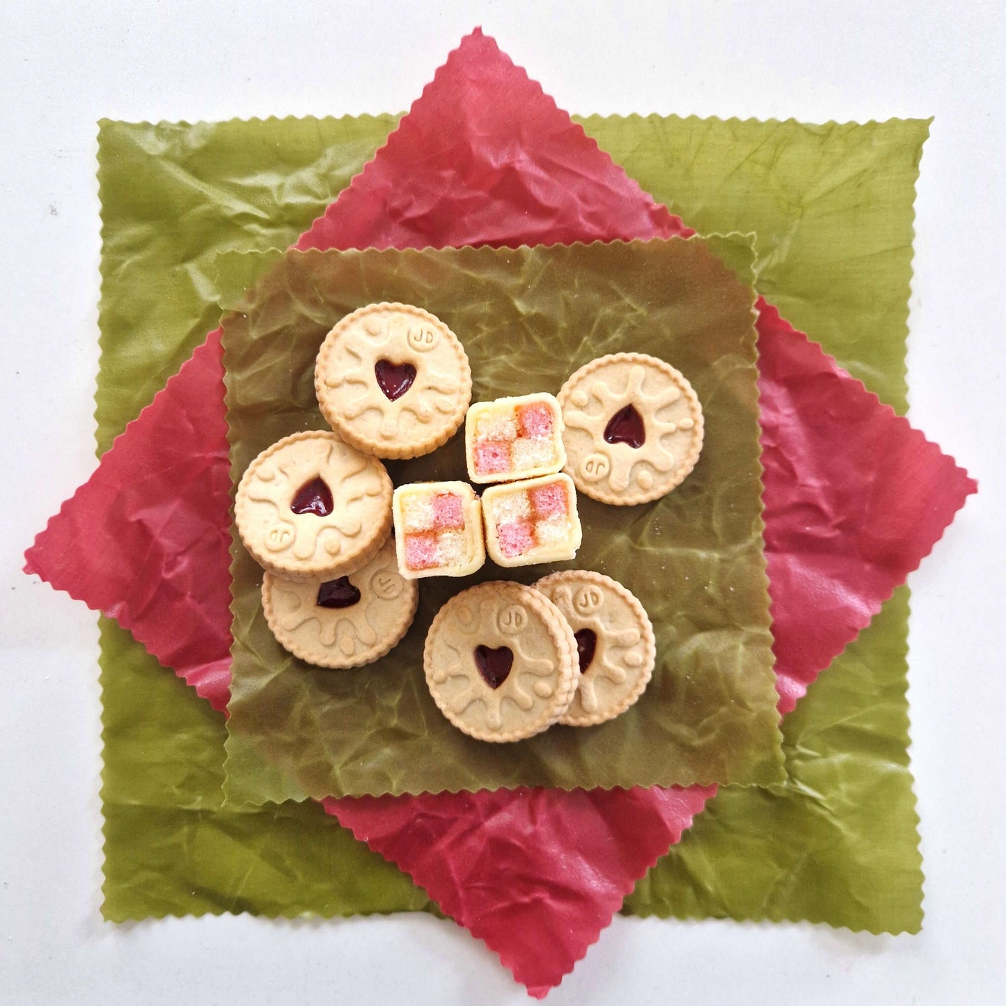 Reusable Beeswax Food Wraps 100% Hand Made in the UK by Honey Bee Good.